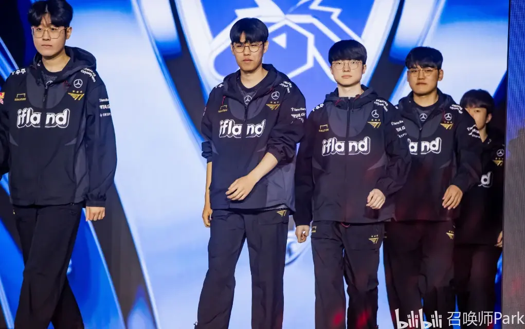 包含SHR鏖战DRX,Zeus拿下关键大龙焦点之战四强赛,锁定晋级资格的词条 包含SHR鏖战DRX,Zeus拿下关键大龙焦点之战四强赛,锁定晋级资格的词条