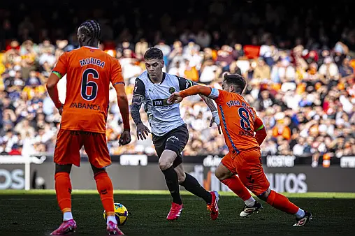 瓦伦西亚队在国际足球比赛中斩获胜利 瓦伦西亚队在国际足球比赛中斩获胜利