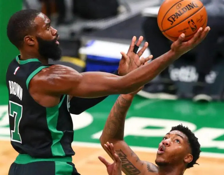 关于尼克斯惨败不敌，重建计划进度缓慢滑坡的信息