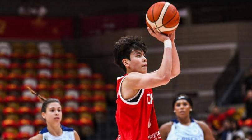 青少年篮球比赛中出现超级新星 青少年篮球比赛中出现超级新星