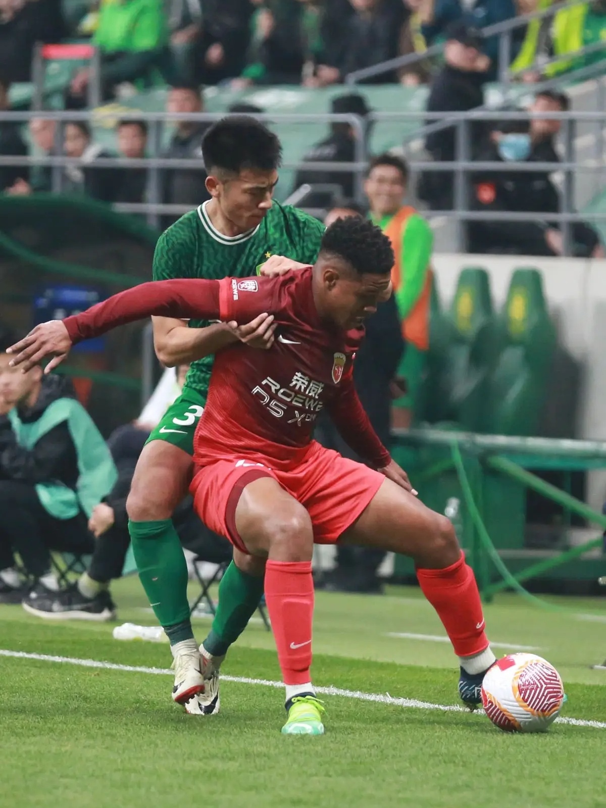 开云体育平台APP-足球战报：北京中赫国安客场战平上海绿地申花