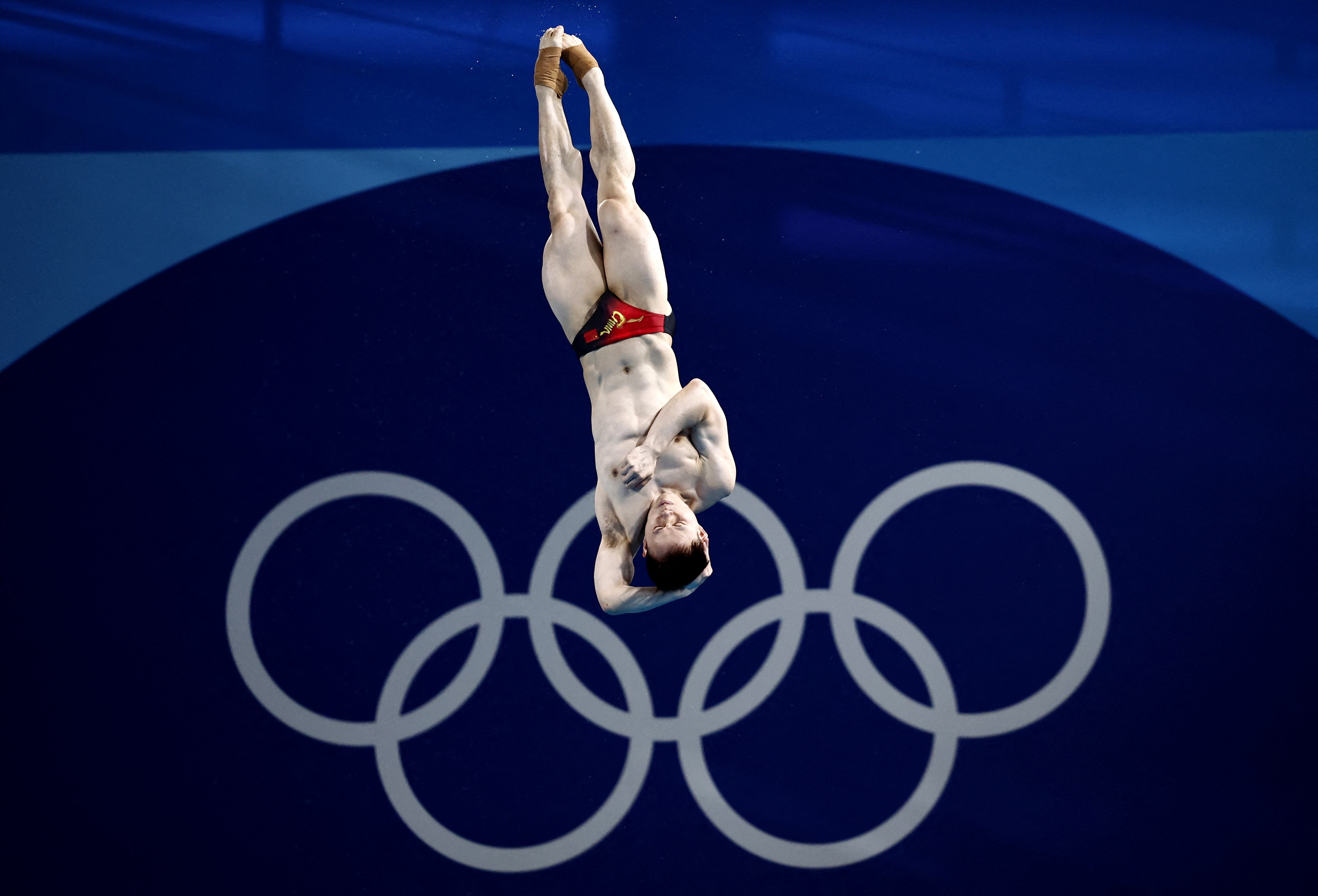 世界级跳水选手再度登顶,稳操胜券夺冠 世界级跳水选手再度登顶,稳操胜券夺冠