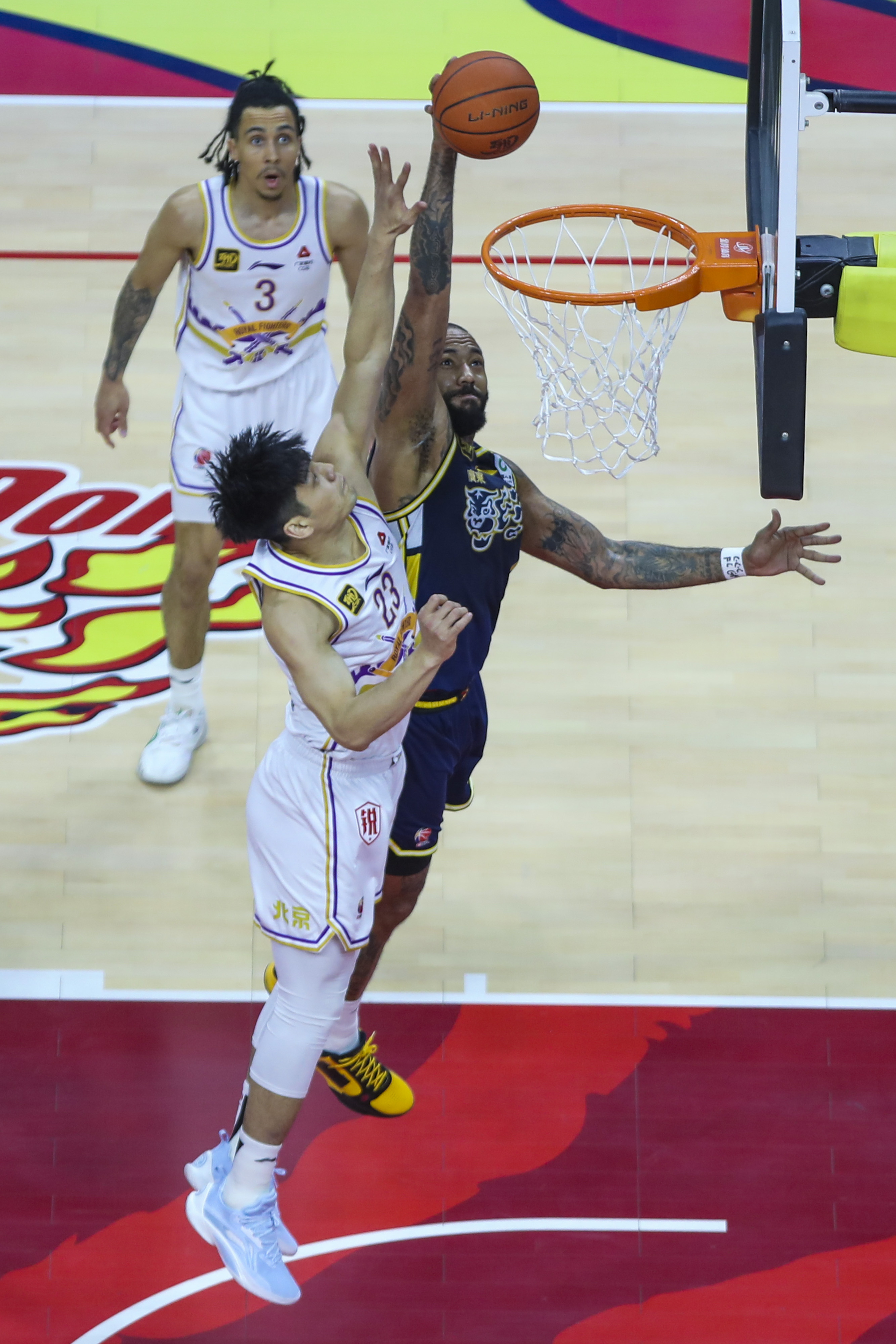 开云下载-精彩对攻，球队完美躲过大逆转的简单介绍