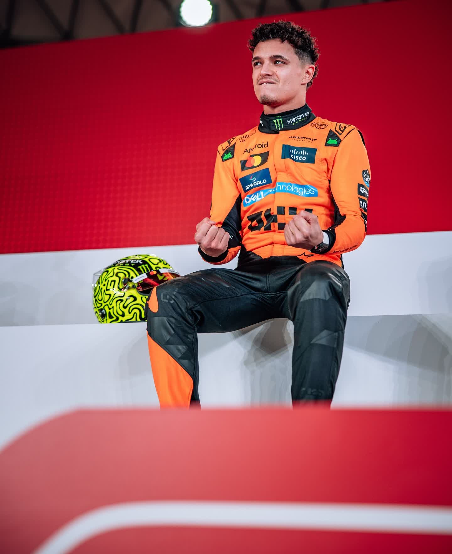 开云下载-包含迈凯伦轻取雷诺车队，拉塞尔带队取胜的词条