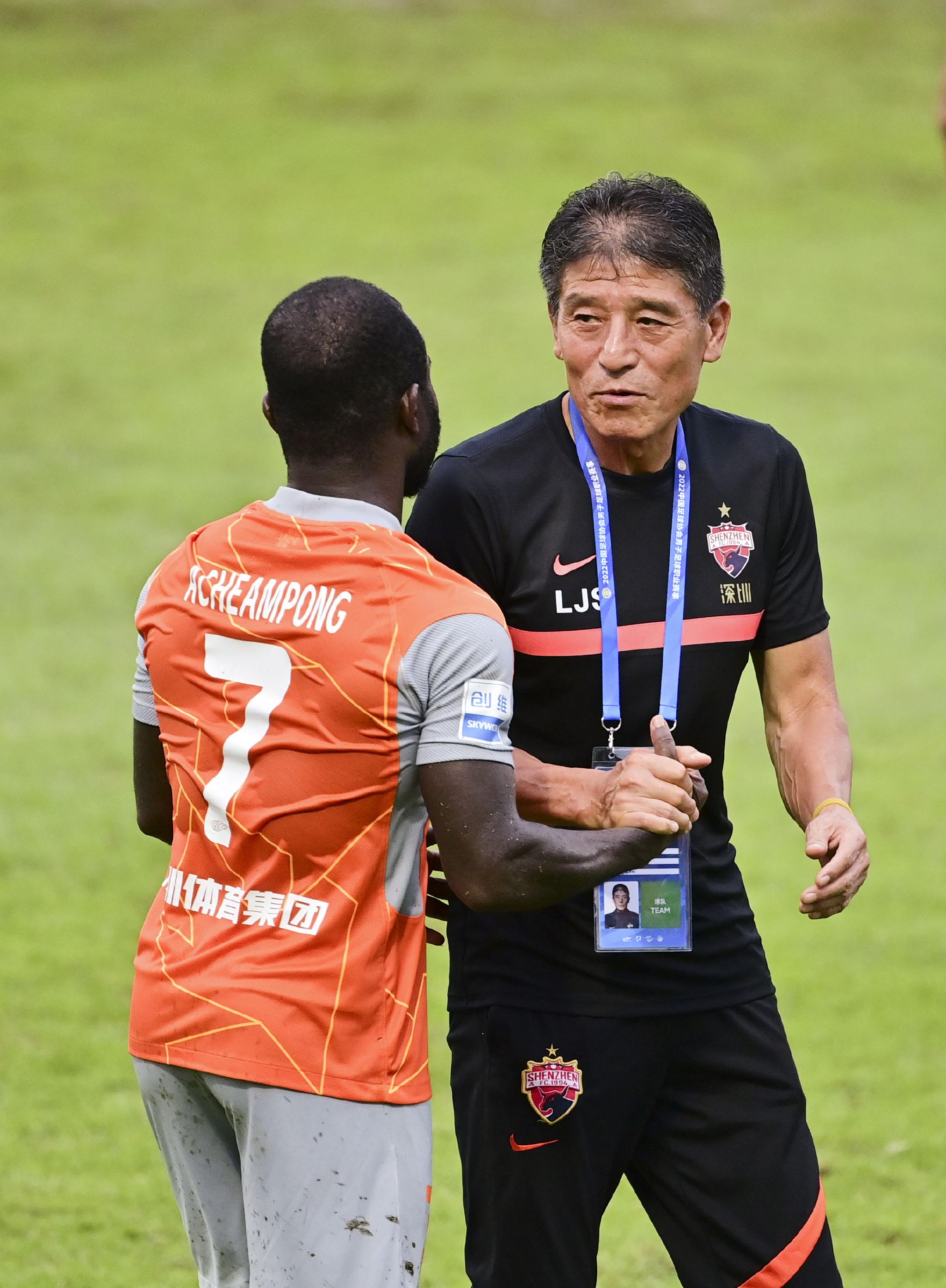 山东队鏖战深圳队，麦科勒姆带队取胜