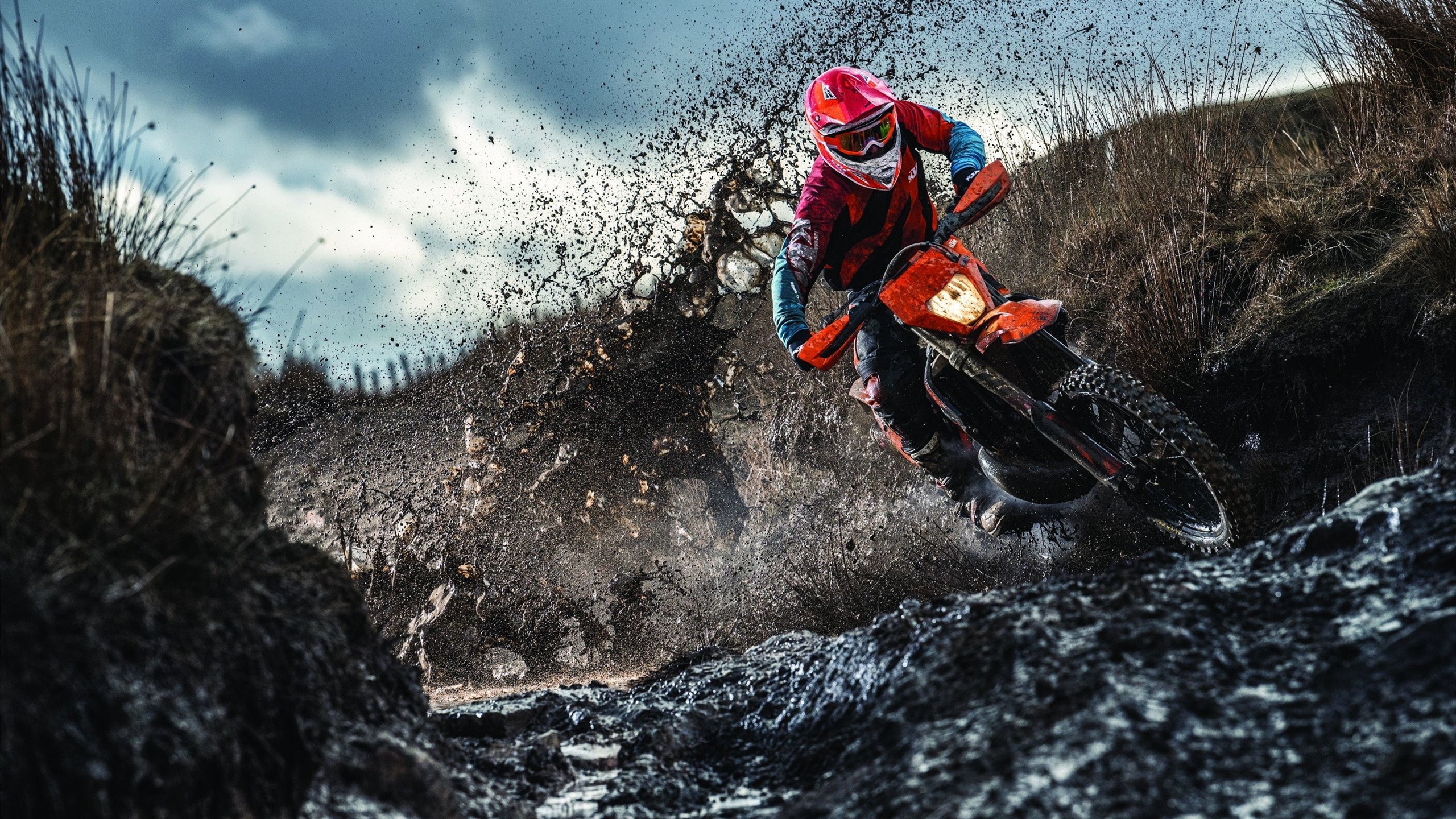 开云体育下载-羽球亚锦赛双线捷报，国羽军团碾压印度崛起新星，桃田贤斗再现王者统治力